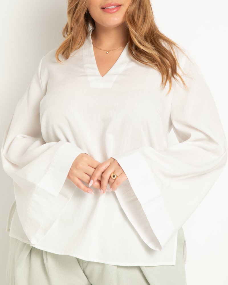 Side of a model wearing a size 14 Wide Sleeve Textured Top in Soft White by ELOQUII. | dia_product_style_image_id:295371